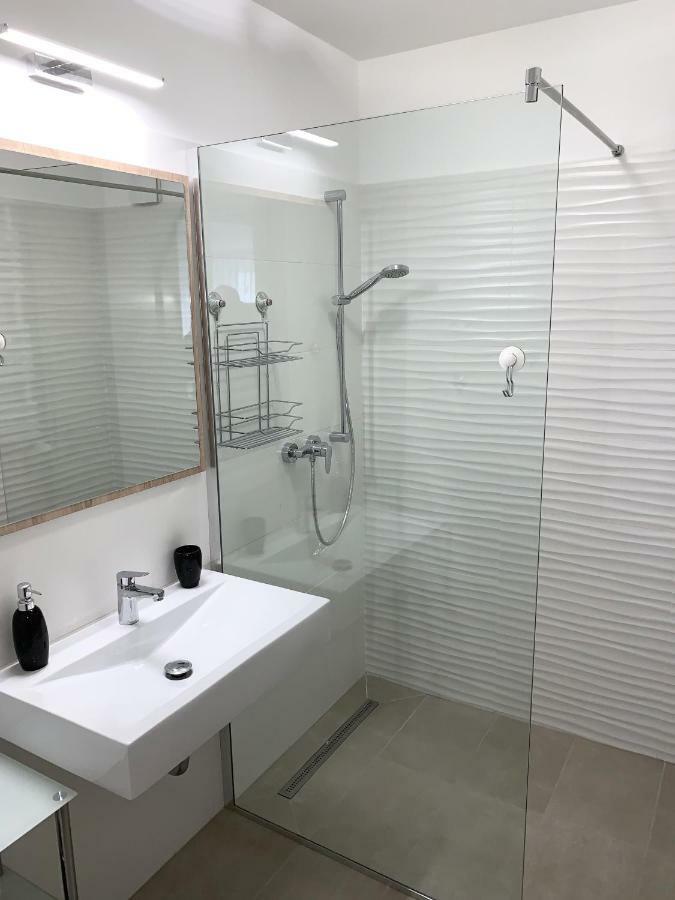 Exclusive Home - C. Apartman Печ Экстерьер фото